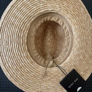 Brand new Gigi Pip wide brim sun hat!